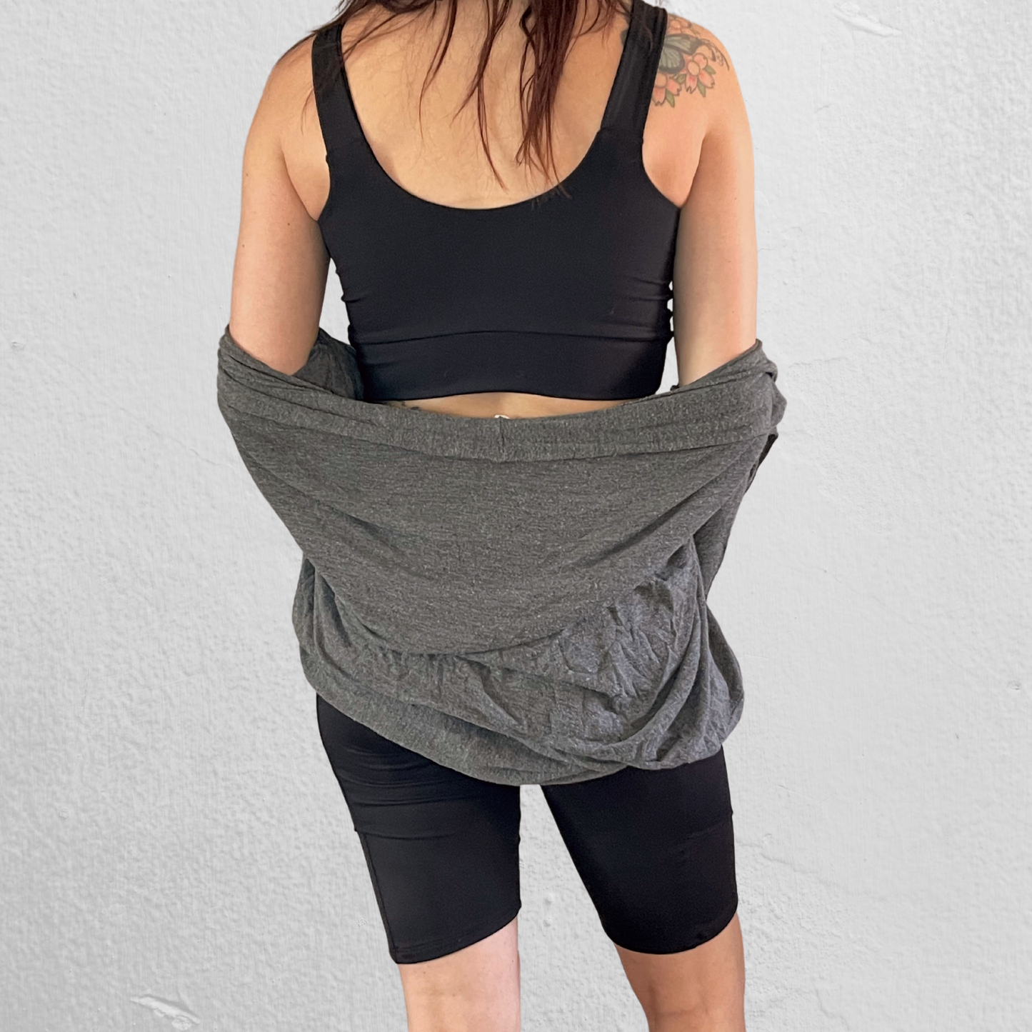 Essential Black Wireless Sports Bra - Zipease
